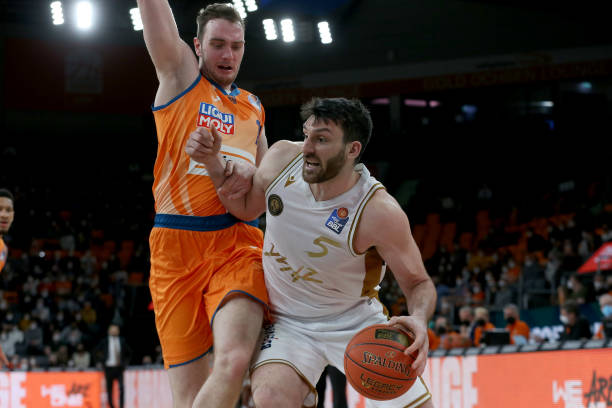 曾爆冷击败 曾爆冷击败