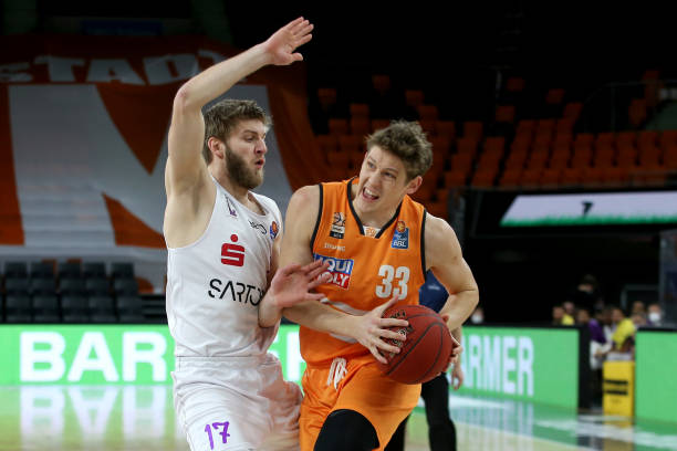 谷期看樊振 谷期看樊振