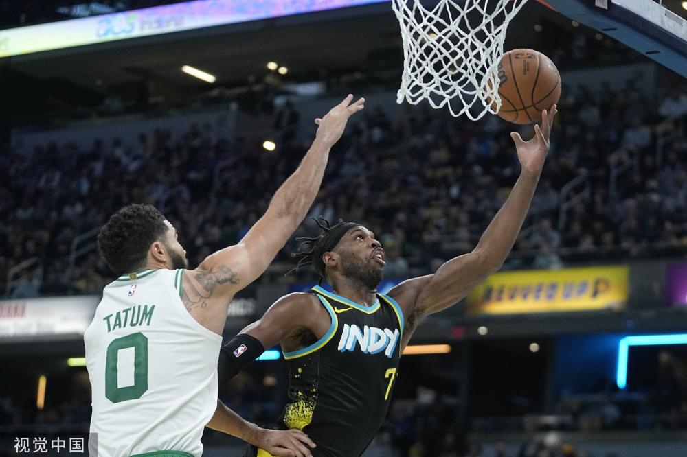 球员们被鼓 球员们被鼓